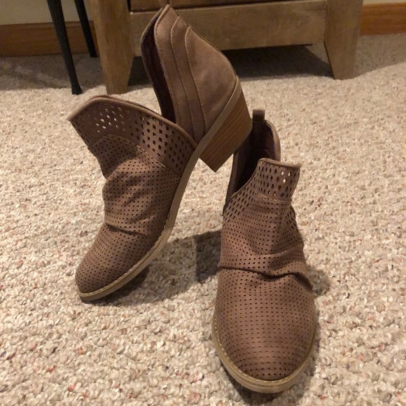 Shoes - Women’s booties